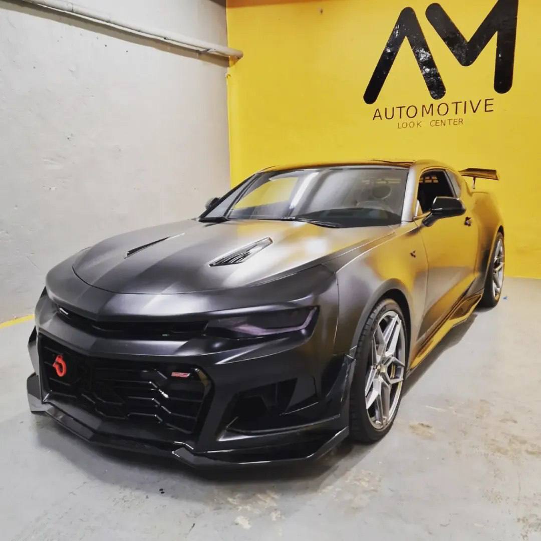 Czarne Chevrolet Camaro SS po pracach detailingowych