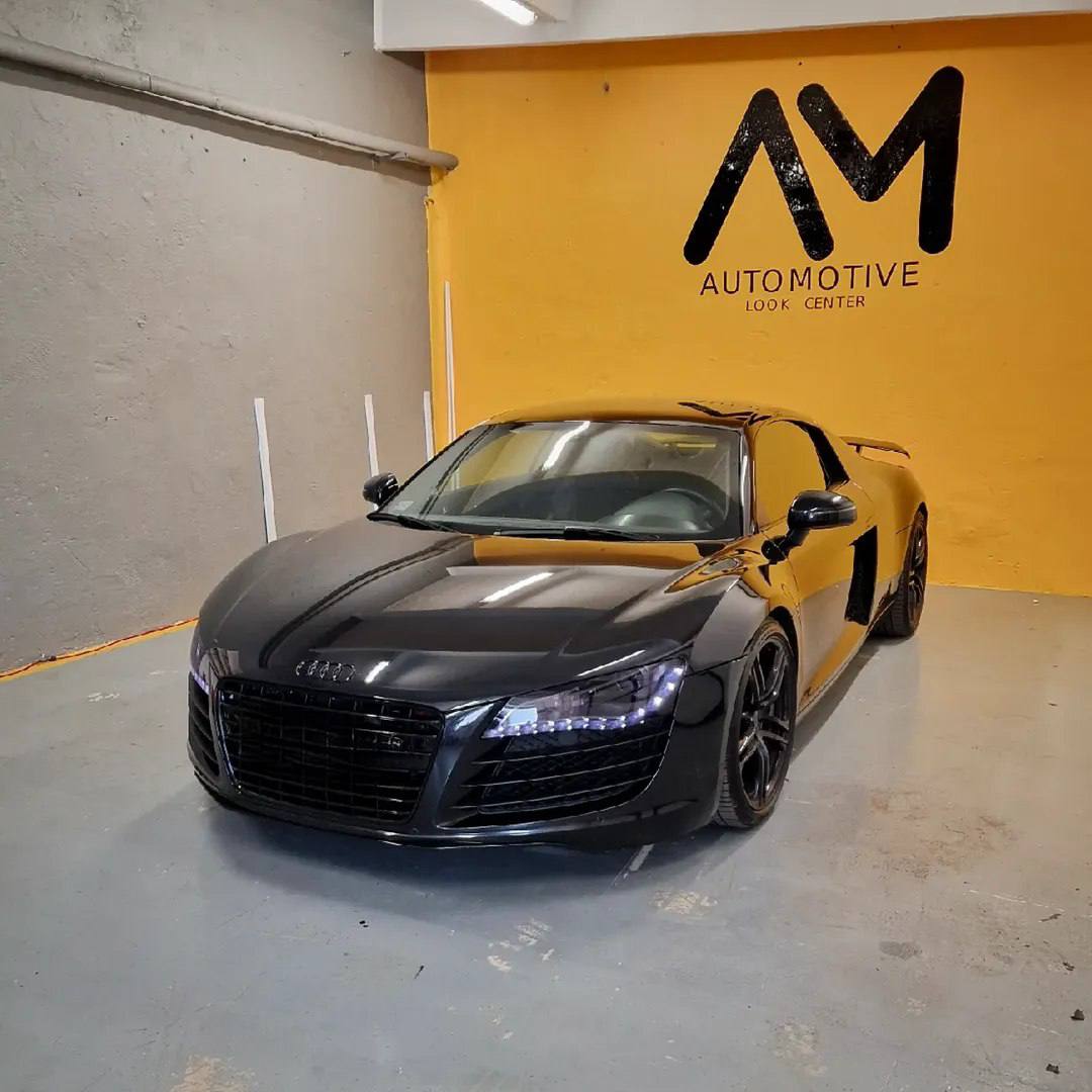 Audi R8 podczas prac detailingowych